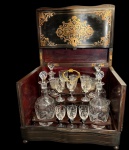 Baccarat, Napoleão III. Cave à Liqueur composto de com 4 garrafas e 14 taças ( 2 modelos diferentes