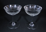 BACCARAT - Par de taças para champanhe em cristal translucido de famosa manufatura francesa, modelo "NANCY", haste cilíndrica e base circular. med: 11,5 cm