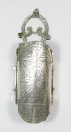 Antigo porta toalha sacro de batismo em prata turca, corpo cinzelado na forma de acantos florais. med: 16 cm de altura x 5,5 cm de largura