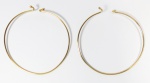 Par de pulseiras no formato de argolas em ouro no teor 18 kl. med: 6 cm diâmetro, PT: 3,8 gramas