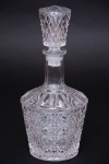 Licoreiro em vidro translucido, decorada com lapidação, altura 25,5 cm. ( bicados na borda e na tampa )
