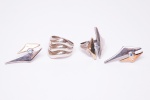 Arte deco, conjunto de anel  e par de  brincos de tarracha em prata, com pedras brasileira, filetes banho de ouro, aro do anel=24. Medidas dos brincos=3.3 x 1.5 cm. Acompanha um anel em prata, aro=20 Largura=2 cm.