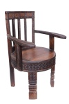 Tailândia, lindíssima cadeira em madeira, ferro e bronze, decorada com tachas em bronze, altura=93 cm, Largura=58.5 cm, profundidade=51 cm.