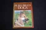 LIVRO - HARRY GLOVER "A standard guide to pure-bred dogs". Guia de raças de cachorros com muitas imagens. Livro publicado 1977 com 472 páginas em perfeito estado de conservação. Med: 27 x 20 cm.