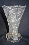 Elegante jarra em cristal translúcido cinzelado em alto relevo. Tcheca. Déc 30.