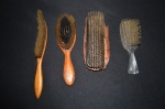 Antigo conjunto composto de 4 escovas para usos diversos e de procedências diversas. Med: maior: 26 cm. menor: 17 cm.