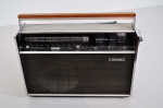 CURIOSIDADE - Antigo rádio da marca Philco - Transglobe (9 bandas), em perfeito estado de funcionamento, medindo 0,30cm de alt., 0,34cm de larg.