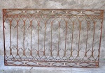DEMOLIÇÃO - guarda copo em ferro forjado período colonial, estilo art noveaux, medindo 1,02cm de alt., 1,68cm de larg.