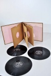 Album de discos, contendo 03 discos (02 discos de Dorival Caymmi e 01 Severino Araújo - Orquestra Tabajara)