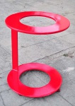 Mesa redonda em chapa de aço para tampo de vidro (OBS: falta o vidro) , medindo 0,75cm de alt., 0,62 cm de diâmetro, executado pelo escultor Dennis Cross
