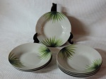 Lote constando oito pratinhos de sopa em porcelana na cor branca decorada com folhagens na cor verde. Med.: 20 cm.