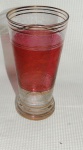 Vaso em vidro da década de 50 nas cores translucida e vermelha com detalhes dourados. Med.: 22 cm.