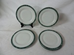 Conjunto de seis pratinhos de sobremesa em porcelana tcheca na cor branca com borda na cor verde. Peça marcada na base. Med.: 19 cm.