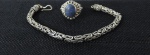 PRATA - lote constando duas peças confeccionada em prata portuguesa sendo: um anel com pedra e uma pulseira.