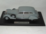 COLECIONISMO - Antigo carro de coleção escala 1:18 confeccionado em ferro esmaltado nas cor cinza modelo " Mercedes Benz 770K  WORLD WAR II 1938 ". (30cm)
